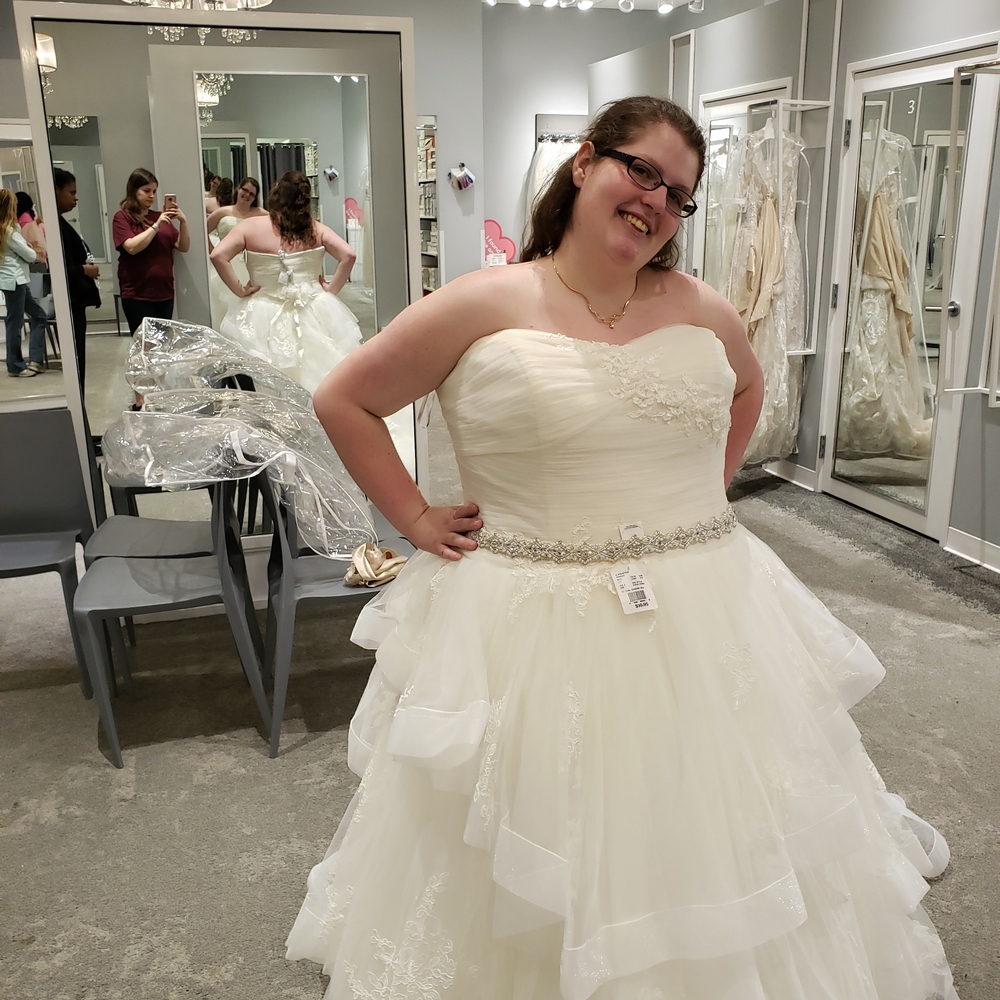 Vera Wang White Strapless Wedding Dress - Picture 3 of 4